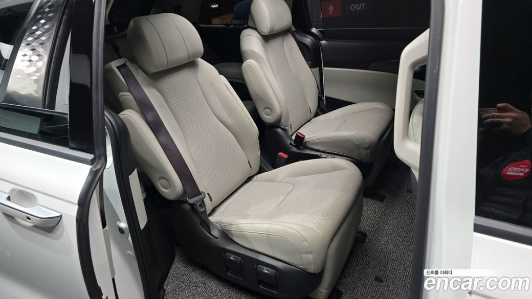 Kia Carnival 7-Seater Signature, 2023