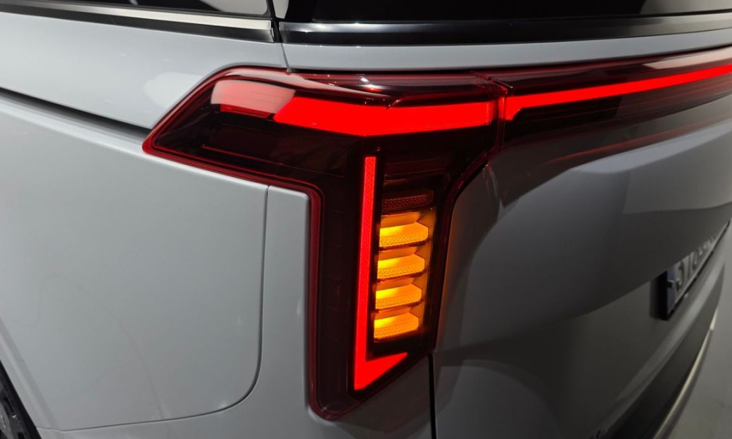 Kia Carnival 7-Seater Signature, 2024
