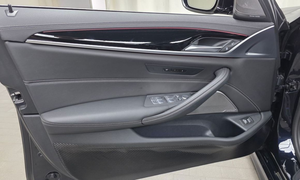 BMW 5-Series 530i xDrive M Sport Package, 2022