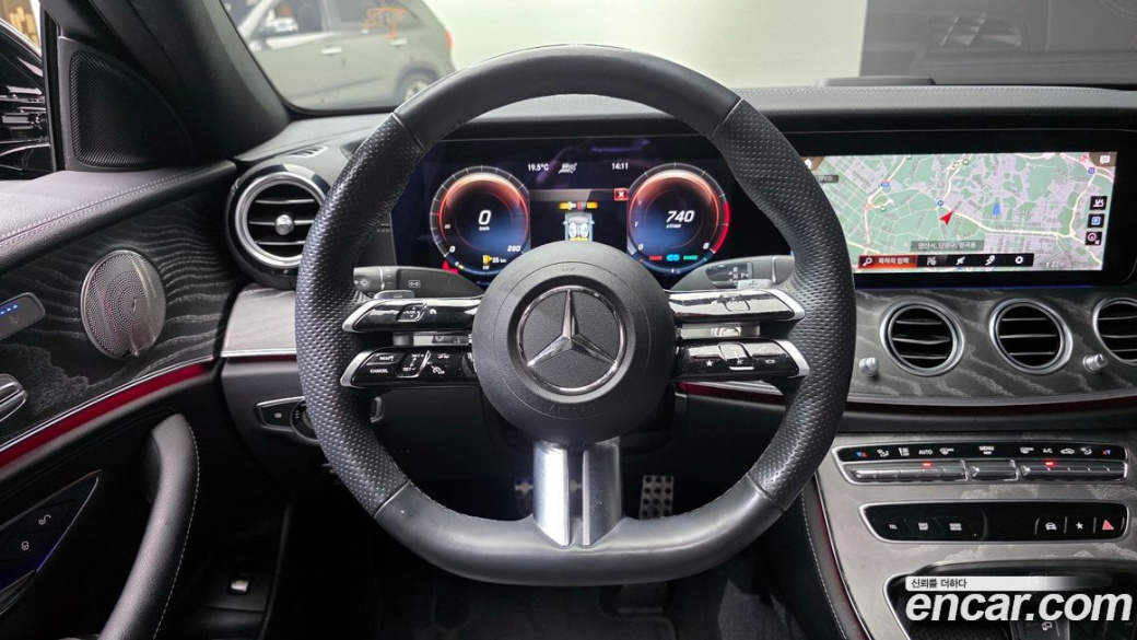 Mercedes-Benz E-Class E350 4MATIC AMG Line, 2023