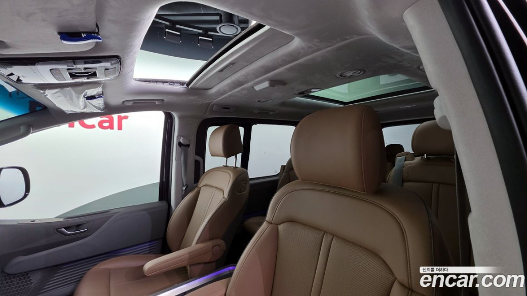 Hyundai Staria 4WD Lounge 9-Seater, 2025