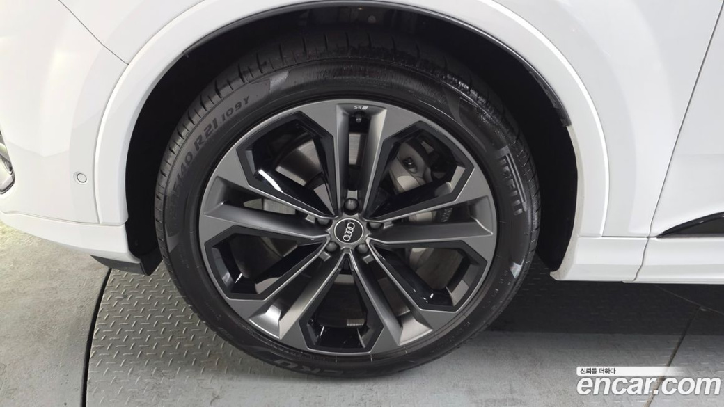 Audi Q7 55 TFSI Quattro Premium, 2025