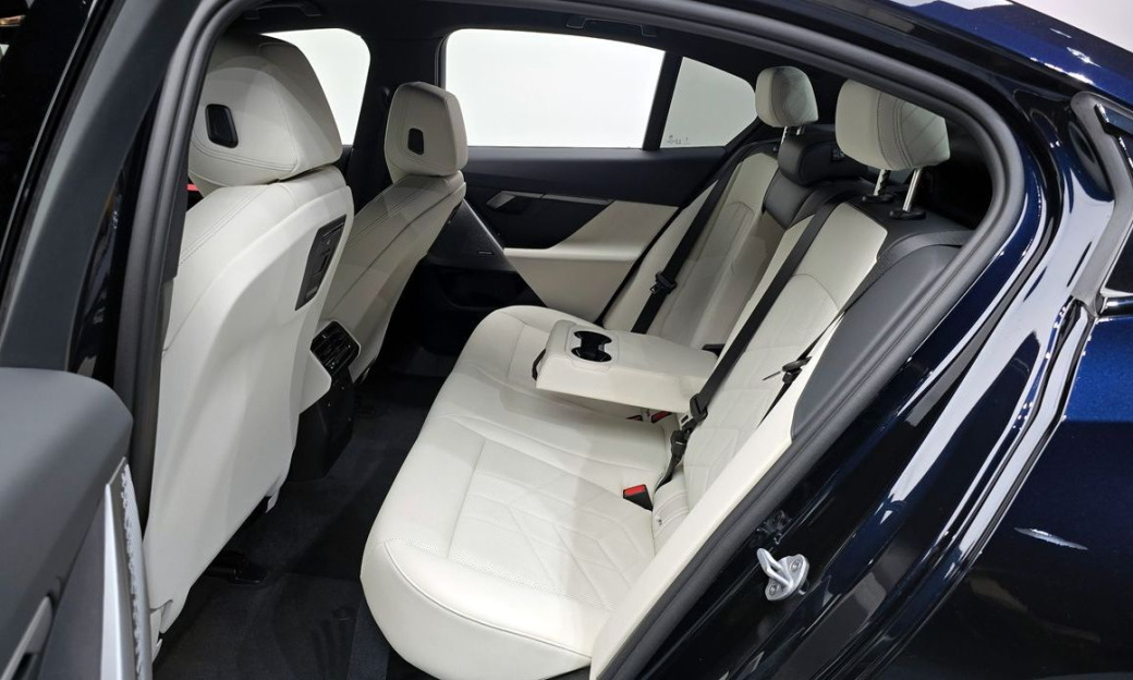 BMW 5-Series 520i M Sport, 2025