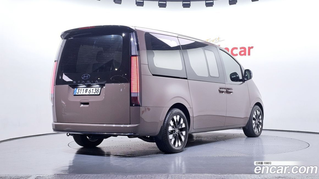 Hyundai Staria Lounge 9-Seater, 2025