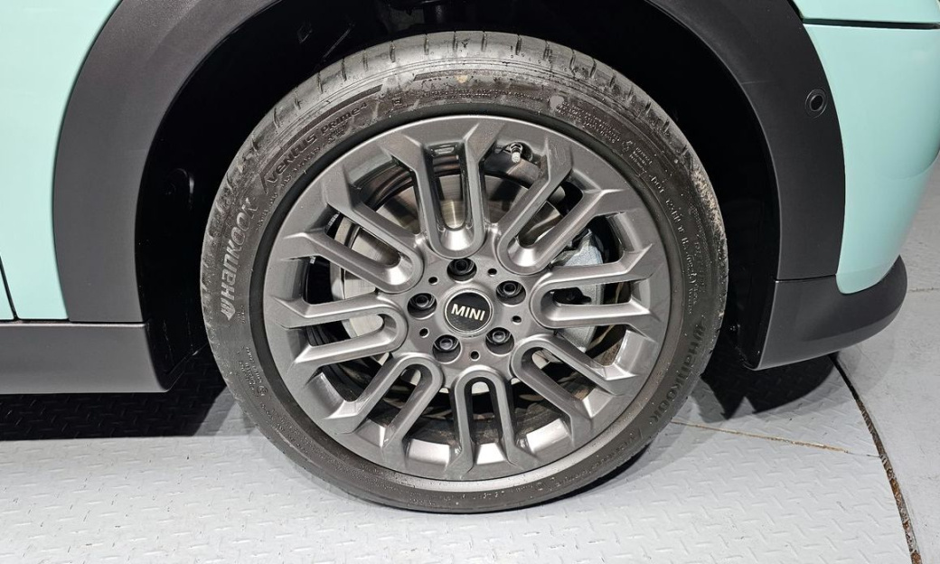 Mini Cooper 5Door Essential, 2025