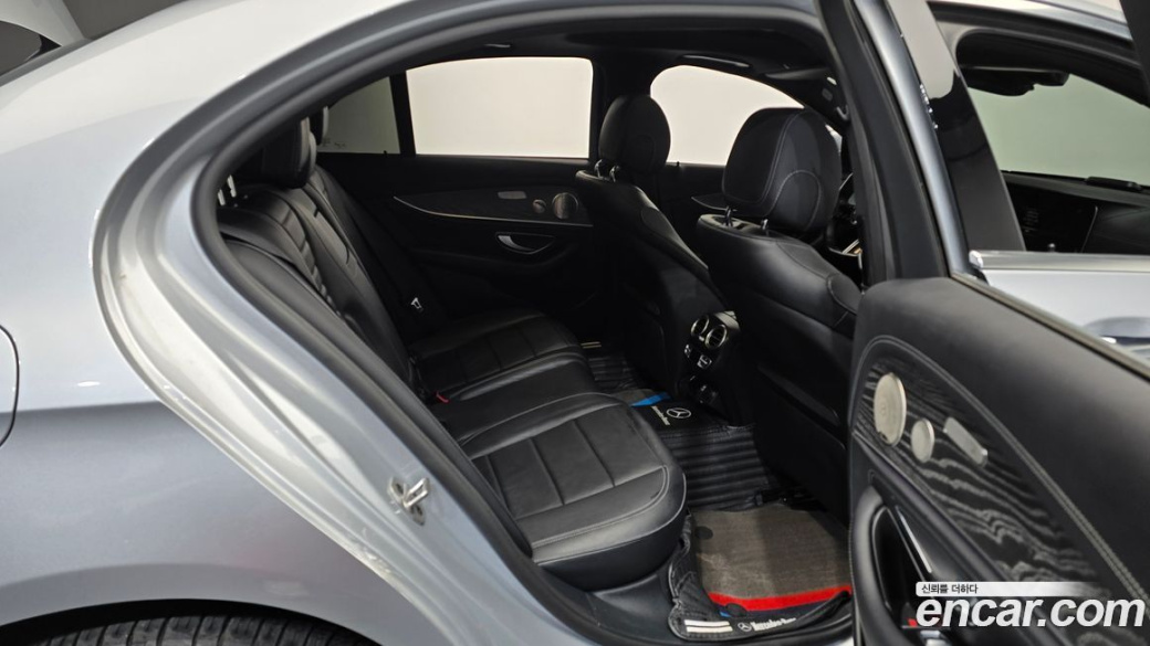 Mercedes-Benz E-Class E350 4MATIC AMG Line, 2022