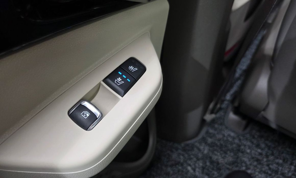 Kia Carnival 7-Seater Gravity, 2025