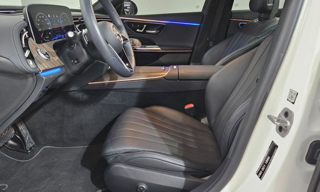 Mercedes-Benz E-Class E300 4MATIC Exclusive, 2024