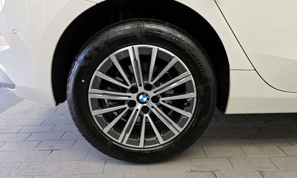 BMW 2-Series 220i Luxury, 2024