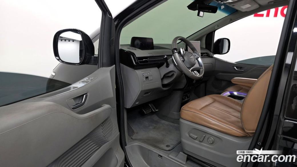 Hyundai Staria 4WD Lounge 7-Seater, 2023