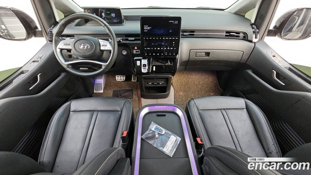 Hyundai Staria Lounge 9-Seater, 2023