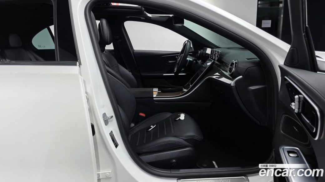Mercedes-Benz C-Class C300 4MATIC AMG Line, 2024