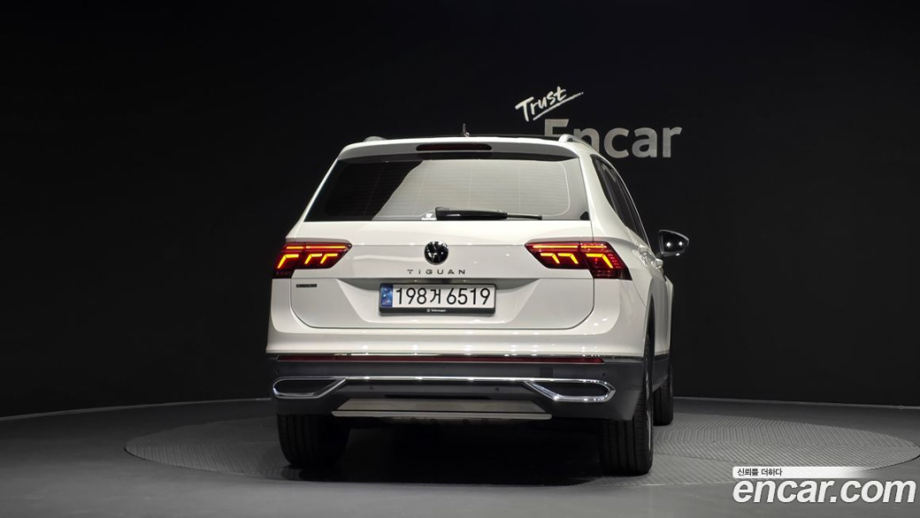 Volkswagen Tiguan 2.0 TSI Prestige, 2024