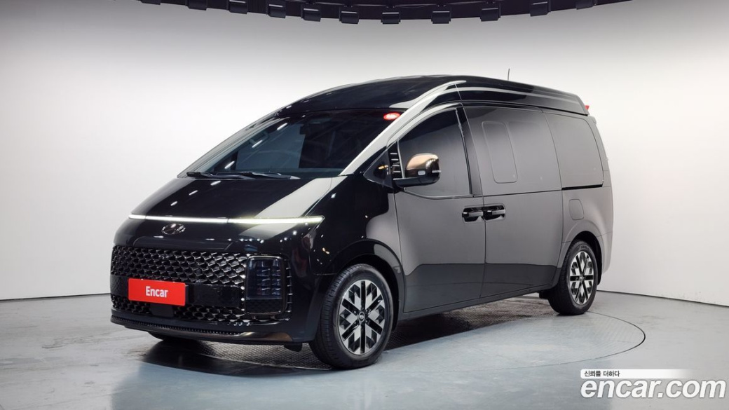 Hyundai Staria Lounge 9-Seater, 2022