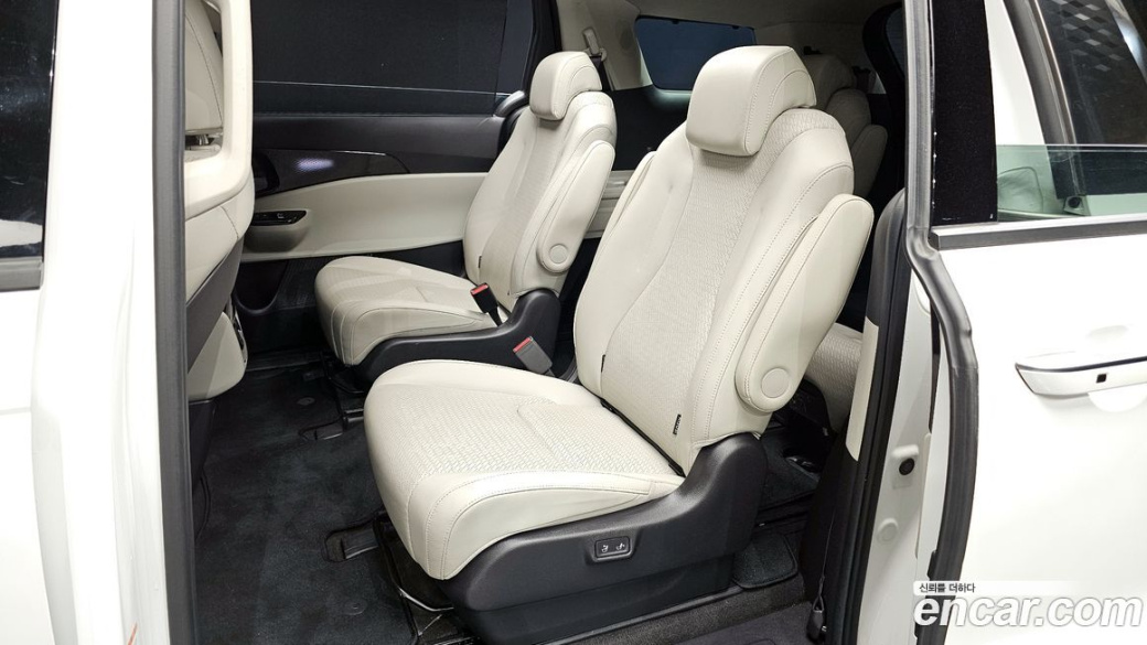 Kia Carnival 9-Seater Signature, 2023