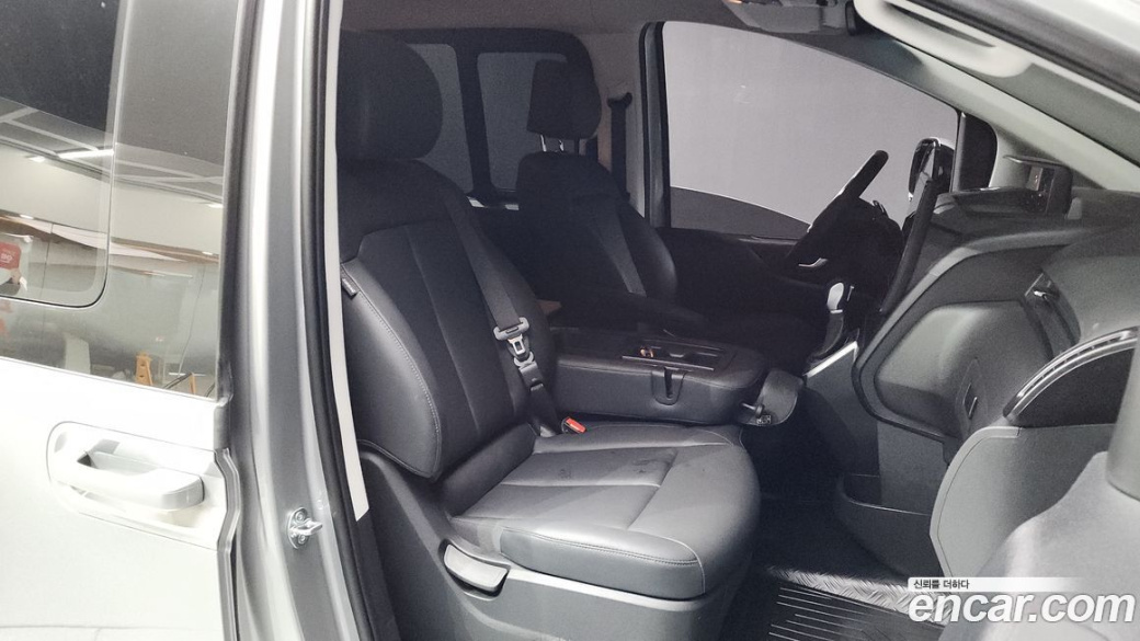 Hyundai Staria Tourer 9-Seater, 2025