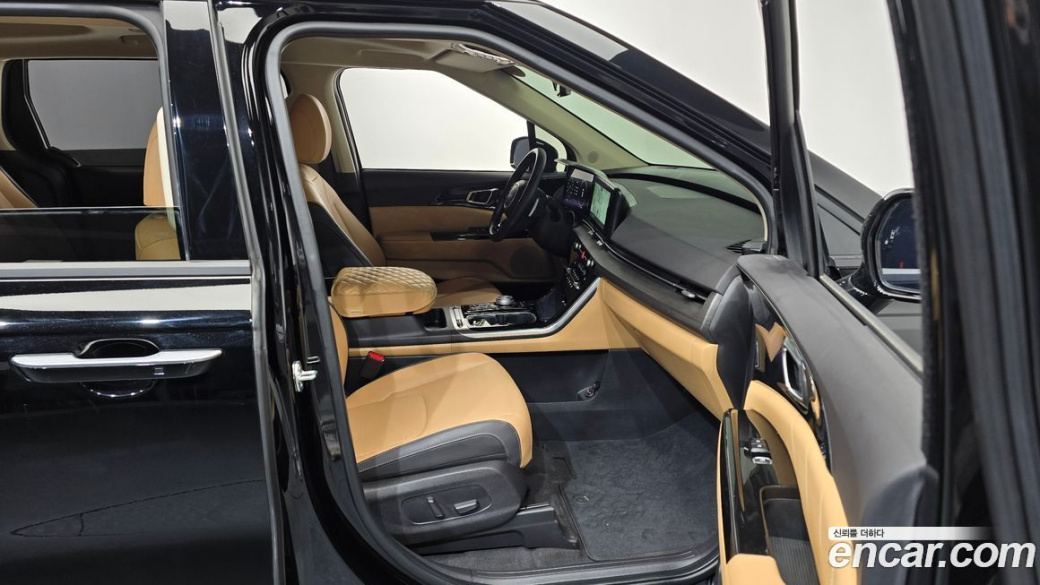 Kia Carnival 7-Seater Signature, 2023