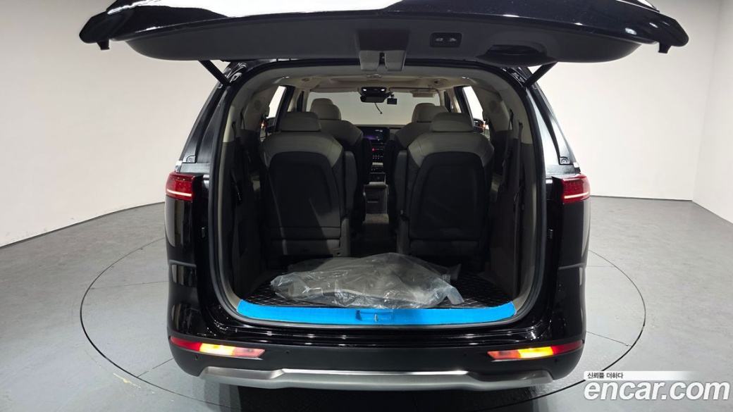 Kia Carnival 9-Seater Signature, 2023