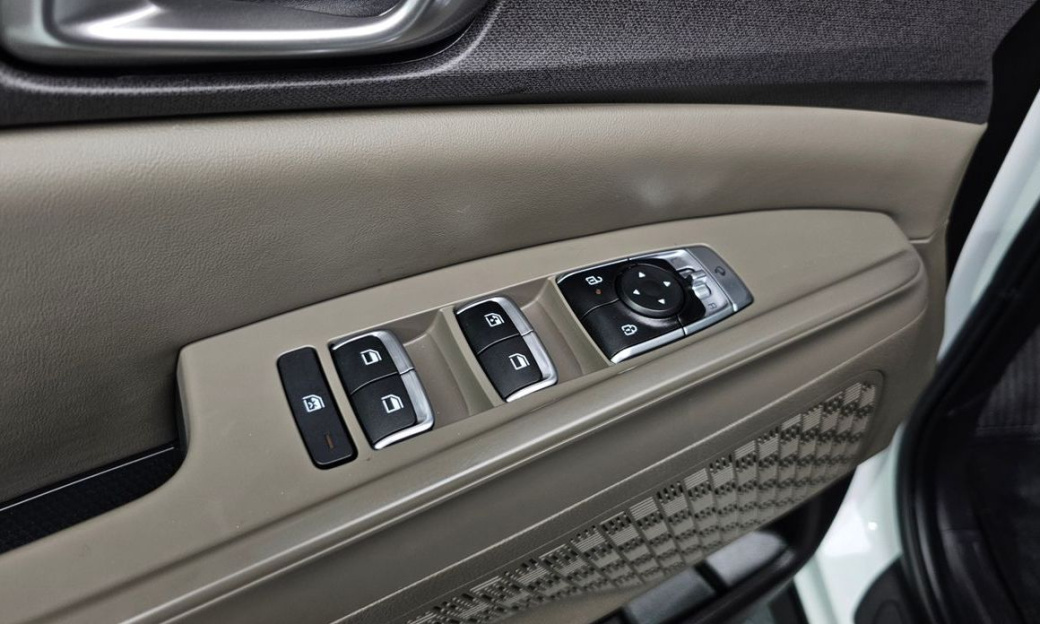 Kia Carnival 9-Seater Prestige, 2025