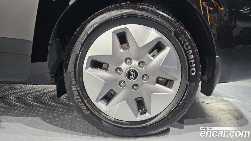 Hyundai Staria Tourer 11-Seater, 2025