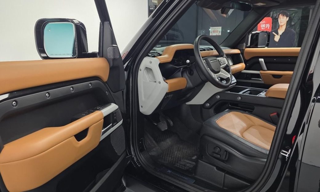 Land Rover Defender 110 P300 X-Dynamic SE, 2024