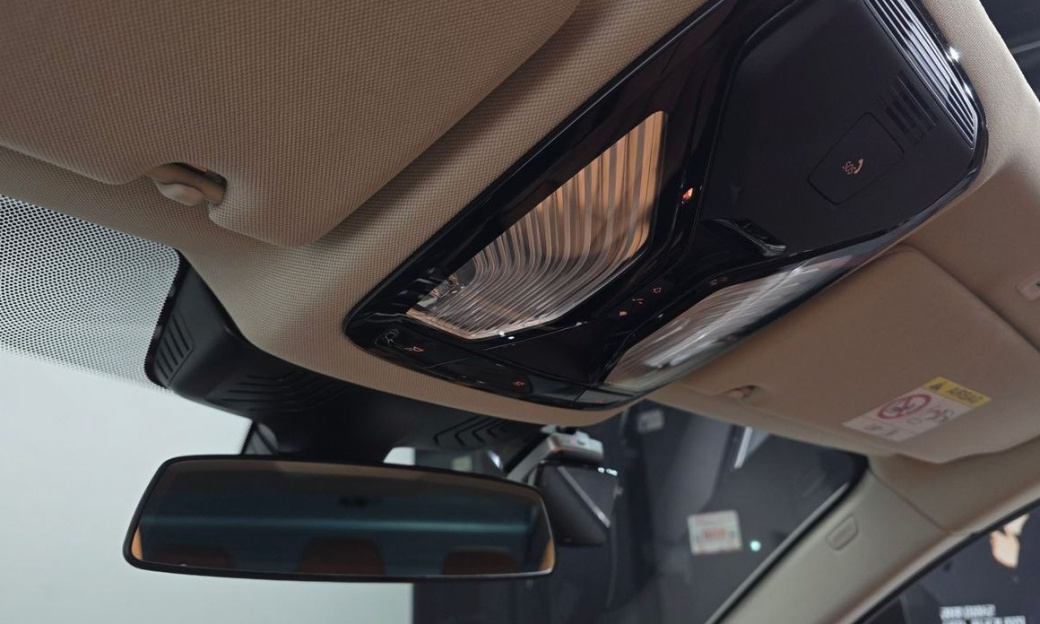 BMW 5-Series 520i Luxury, 2023