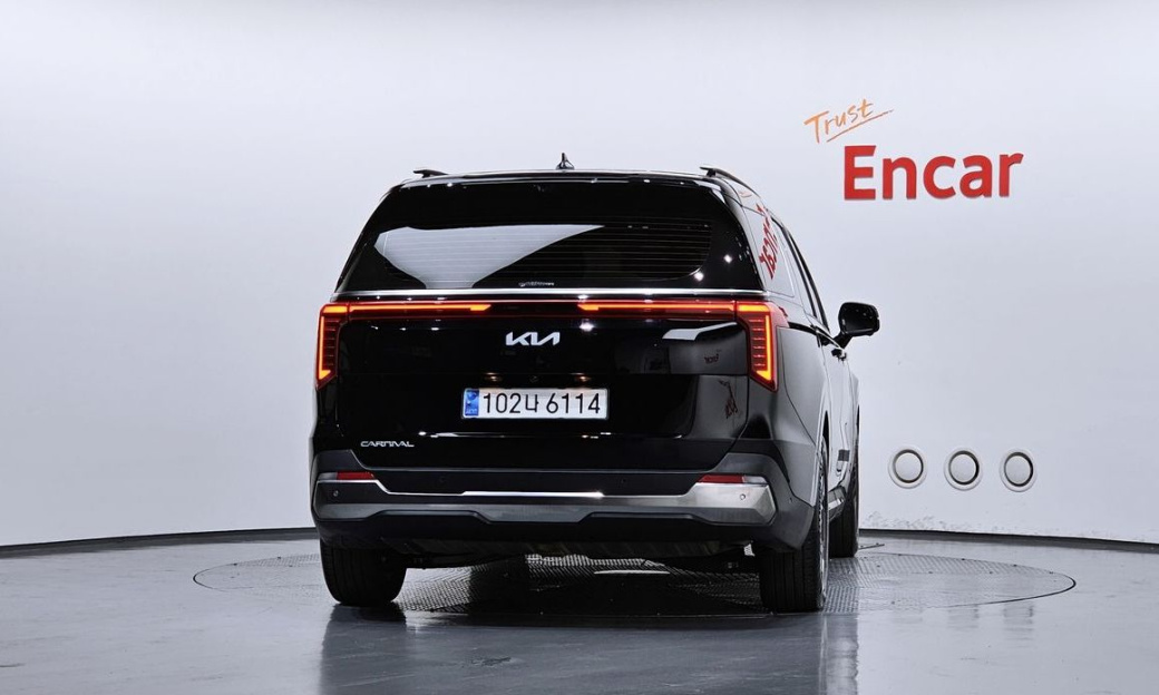 Kia Carnival 7-Seater Signature, 2024