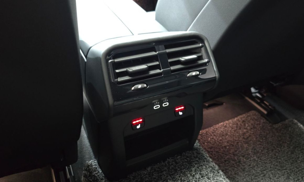 BMW 5-Series 523d, 2025