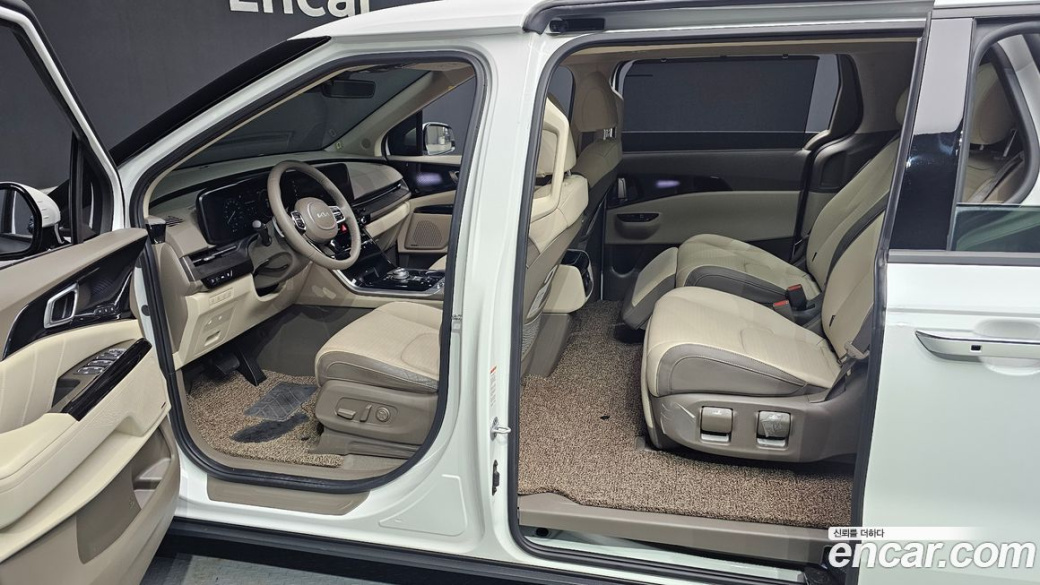 Kia Carnival 7-Seater Signature, 2023