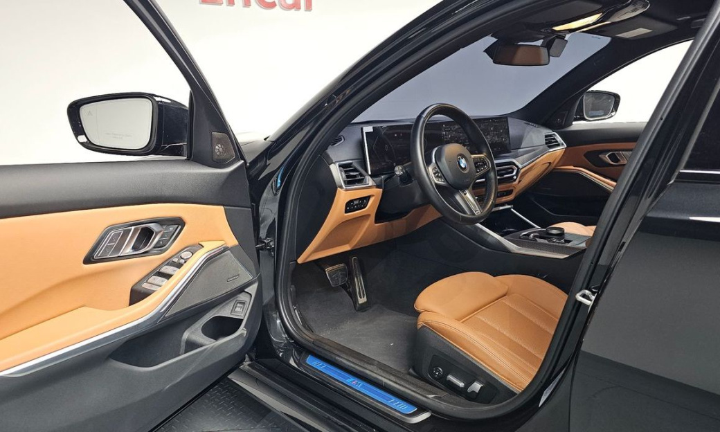 BMW 3-Series 320i Touring M Sports, 2024