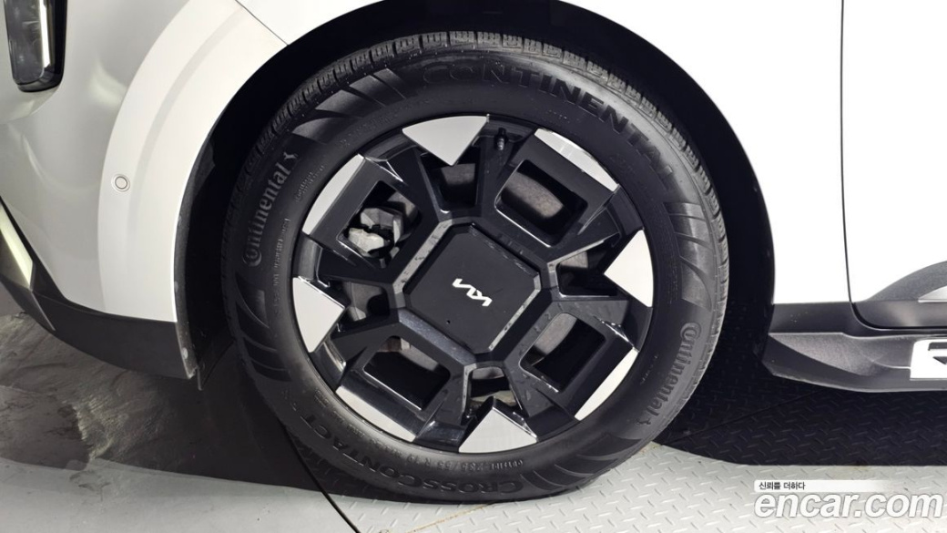 Kia Carnival 9-Seater Signature, 2024