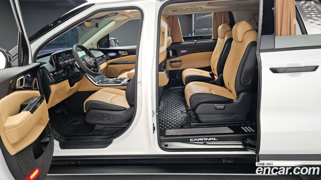 Kia Carnival 9-Seater Signature, 2023