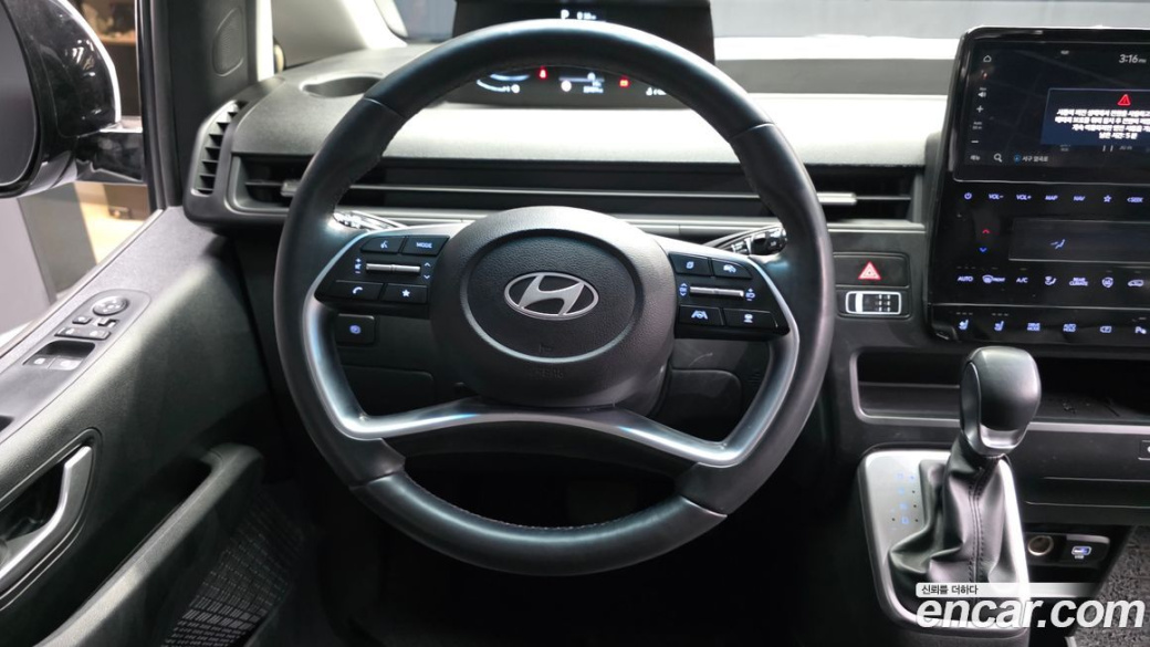 Hyundai Staria 4WD Tourer 9-Seater, 2025