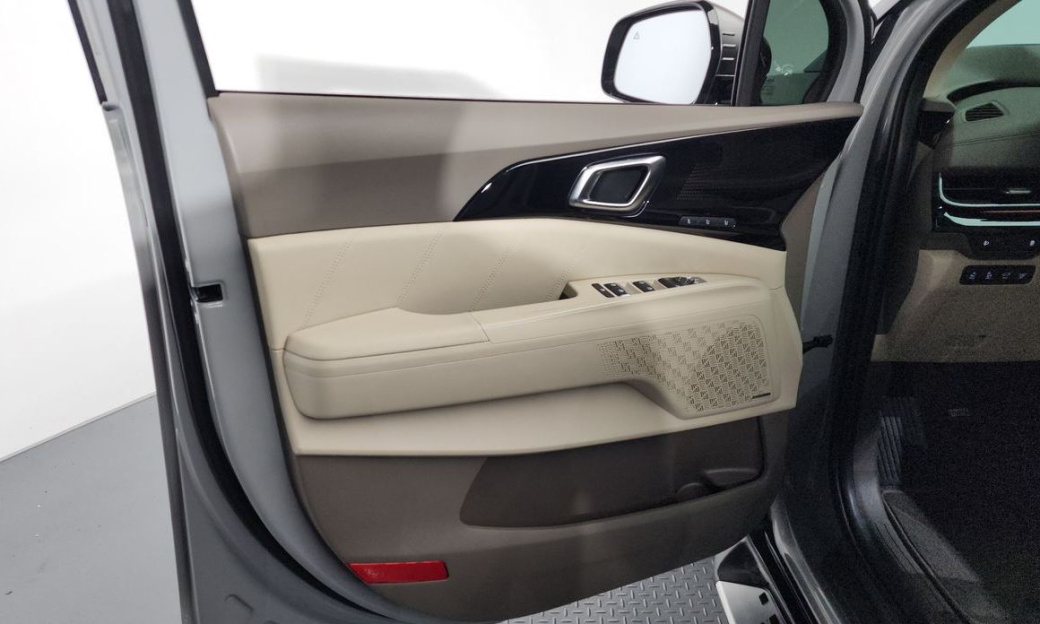 Kia Carnival 9-Seater Gravity, 2024