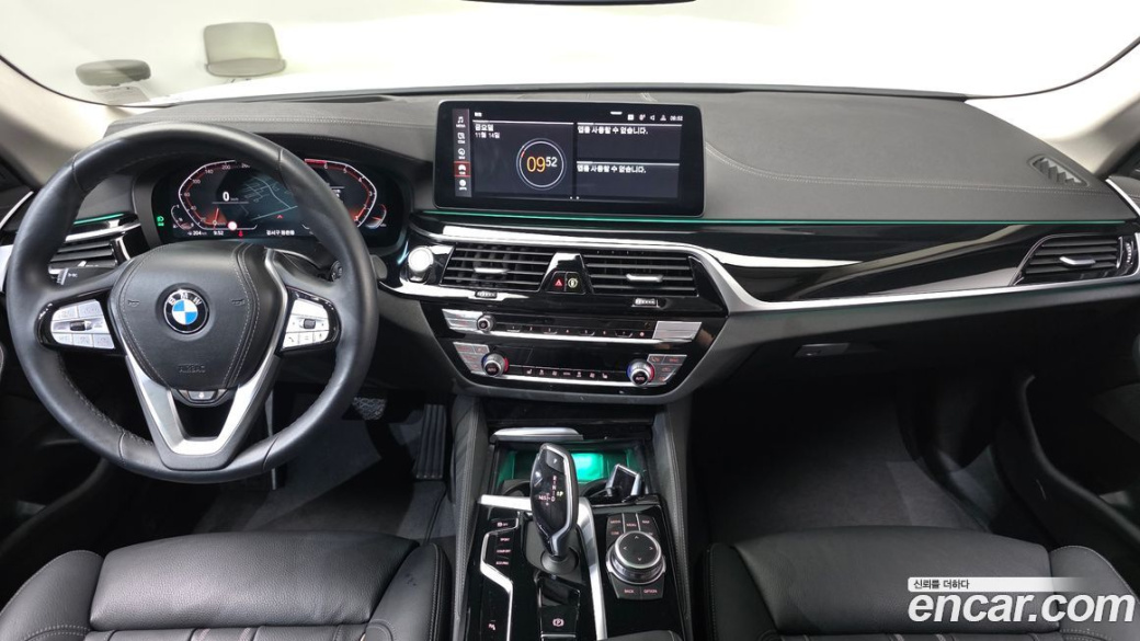 BMW 5-Series 520i Luxury, 2022