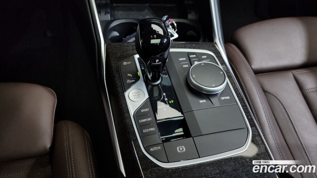 BMW 3-Series 320i Touring Luxury, 2022