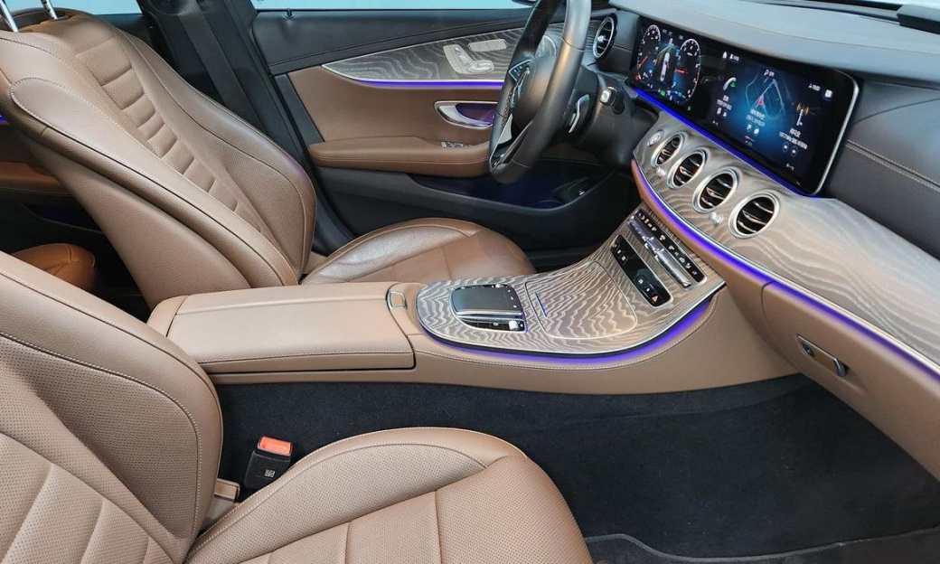 Mercedes-Benz E-Class E350 4MATIC Exclusive, 2023