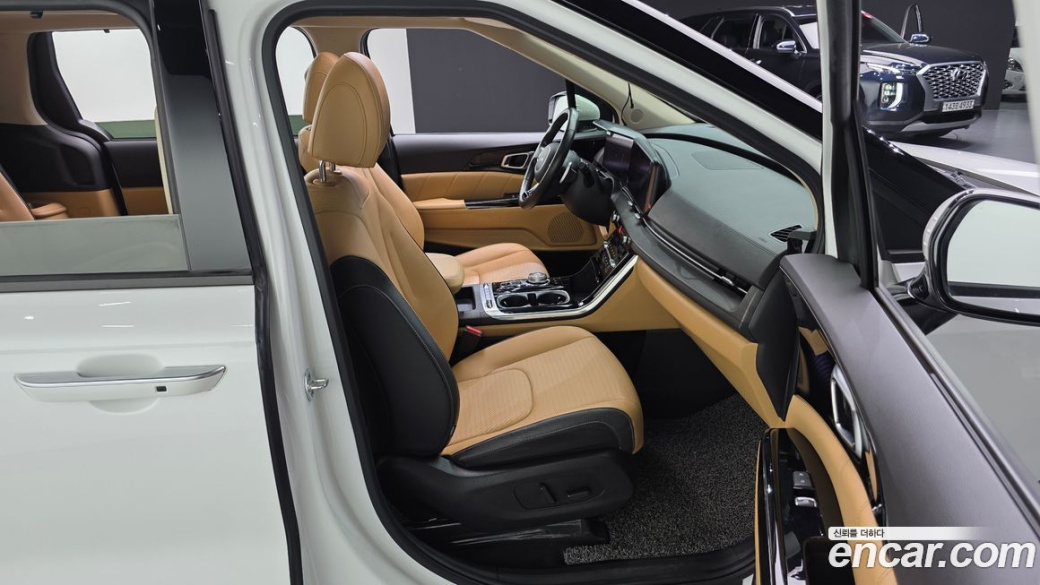 Kia Carnival 7-Seater Signature, 2023