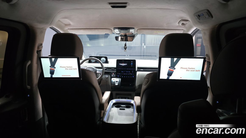 Hyundai Staria Lounge 9-Seater, 2022