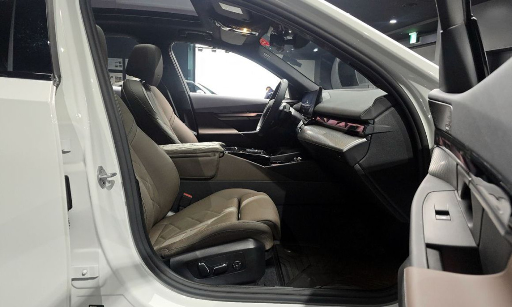 BMW 5-Series 520i M Sport, 2025
