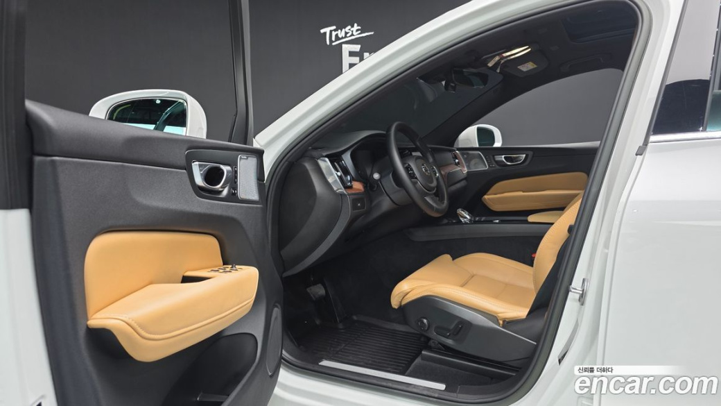 Volvo XC60 B5 Ultimate Bright, 2023