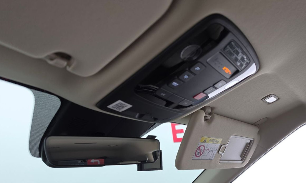 Kia Carnival 7-Seater Signature, 2024