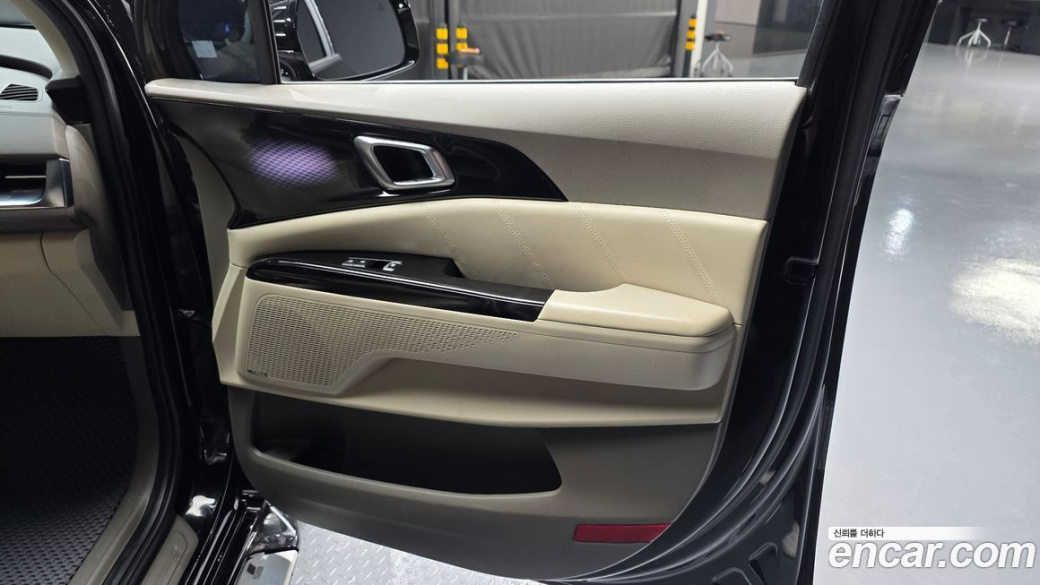 Kia Carnival 9-Seater Hi-Limousine, 2023