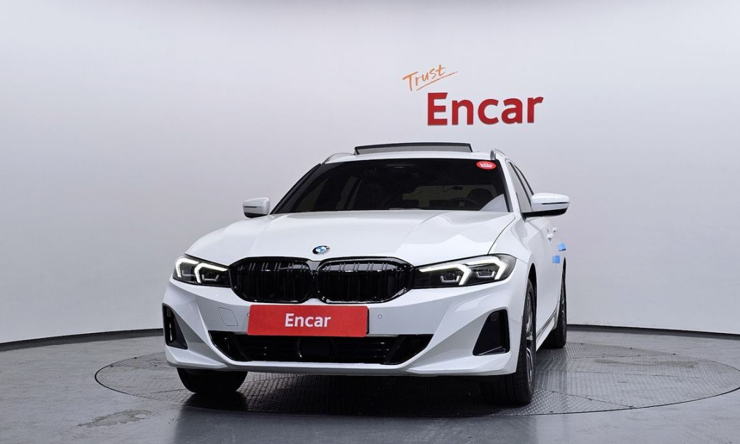 BMW 3-Series 320i Touring, 2024