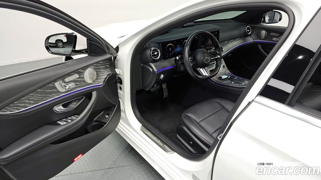 Mercedes-Benz E-Class E350 4MATIC AMG Line, 2022