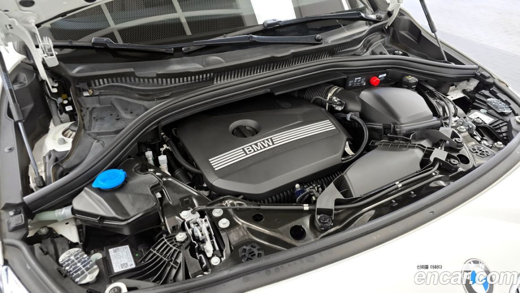 BMW 2-Series 220i Luxury, 2024