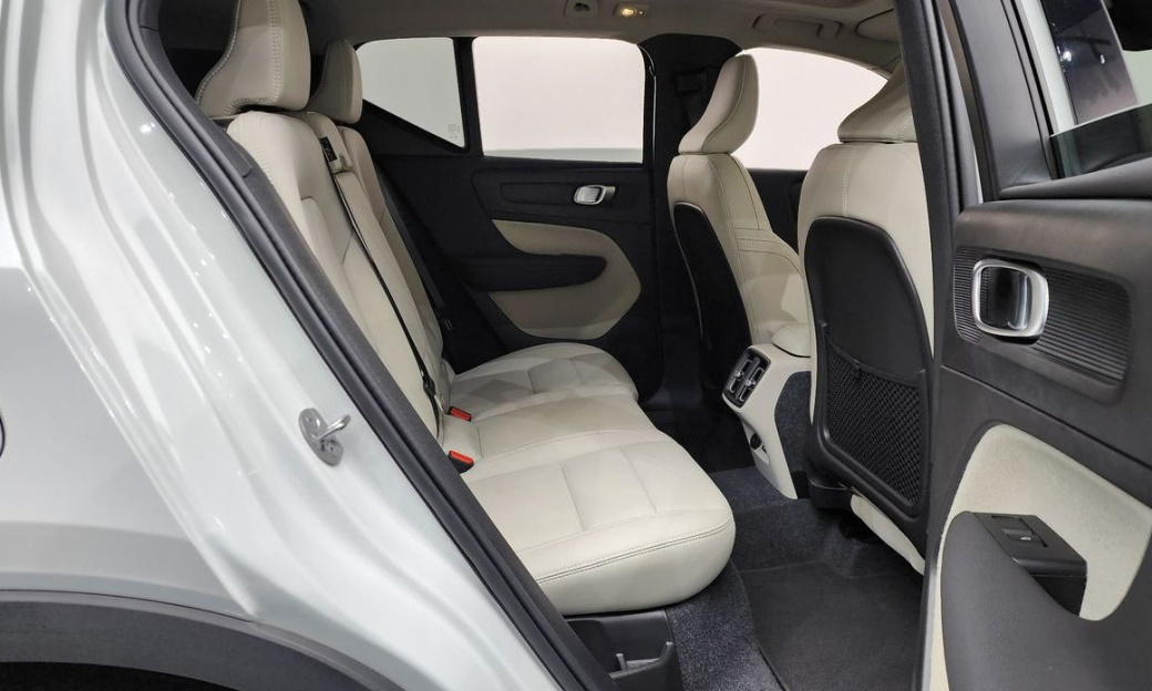 Volvo XC40 B4 Ultra Bright, 2025