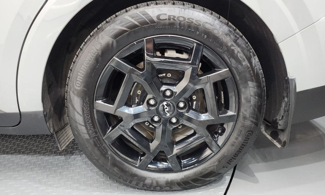 Kia Carnival 9-Seater Gravity, 2025