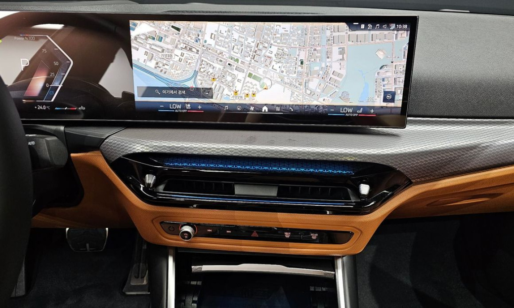 BMW 3-Series 320i M Sport, 2025