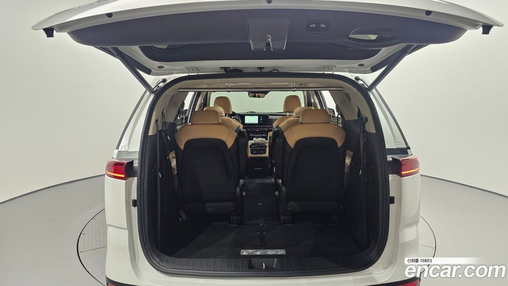 Kia Carnival 9-Seater Signature, 2023